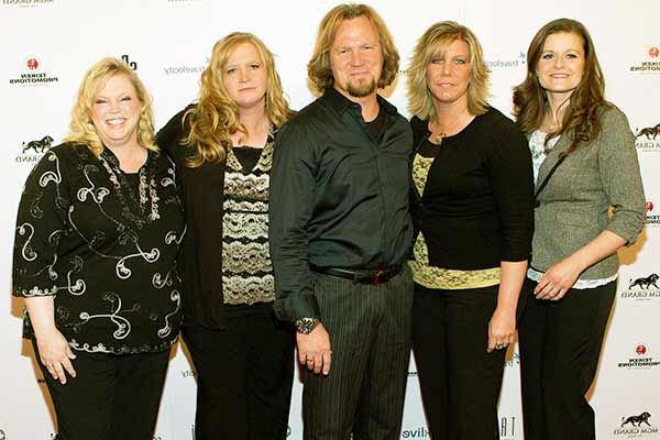 Image ofKody Brown with his all wife