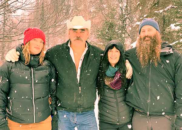 Image of Misty Raney with her father Marty Raney, mother Mollee Roestel and brother Matt Raney