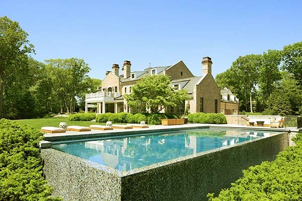 Image of American football quarterback, Tom Brady house