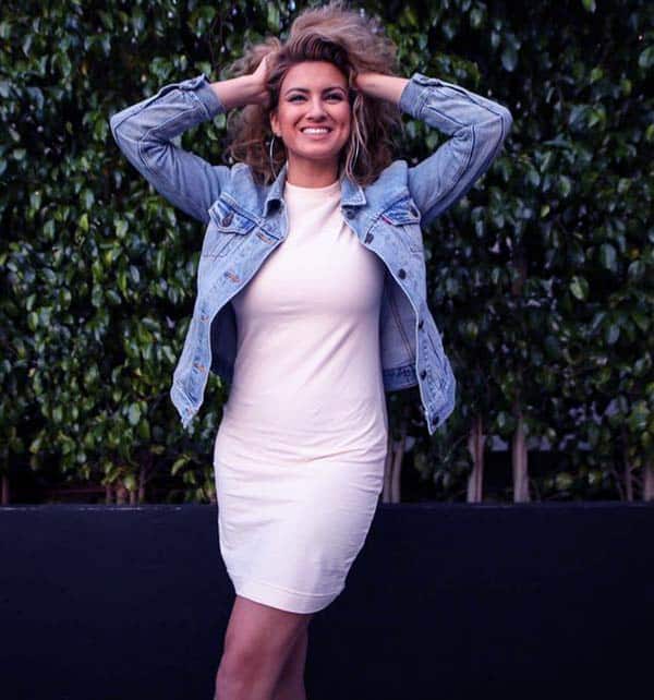 Image of Caption: ,American singer  Tori Kelly height is 5 feet 4 inches