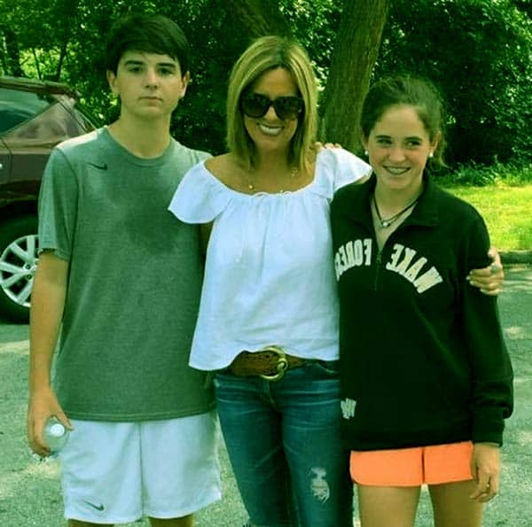 Image of Jill Rhodes with her kids Merri Kelly and Sean Patrick Hannity